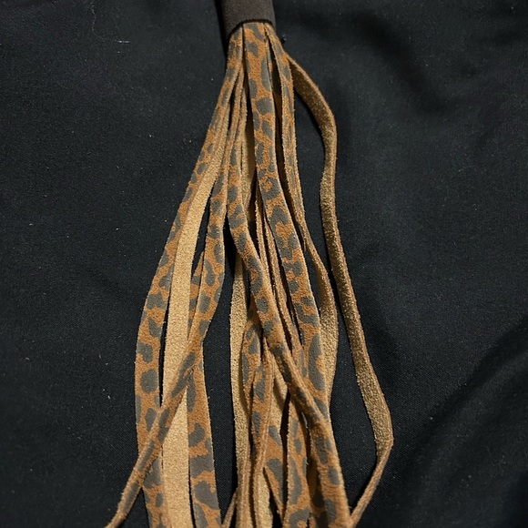 CatchFly Handbag Leopard Tassel Charm - Picture 3 of 3